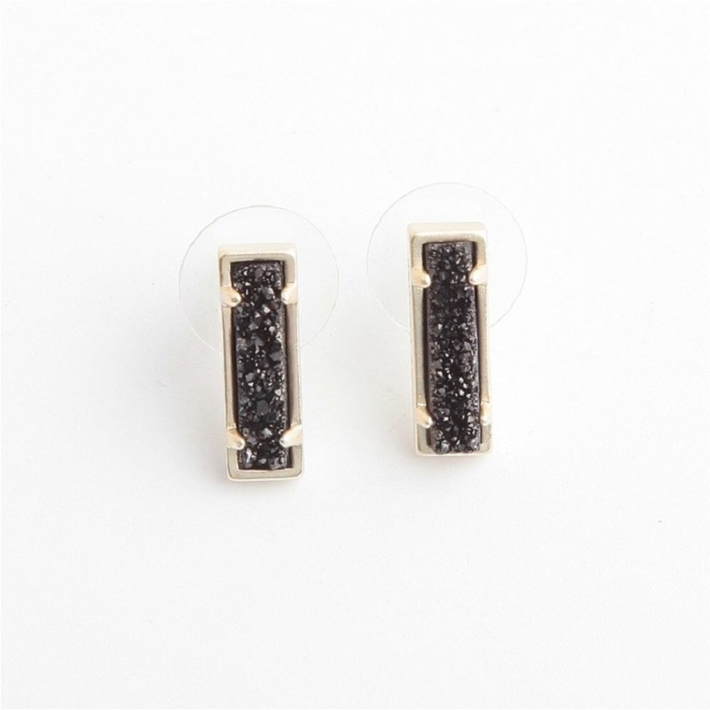 NWT Kendra Scott studs earrings